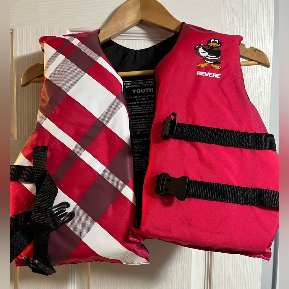 Life jacket for girl. Weight 50-90 lbs.